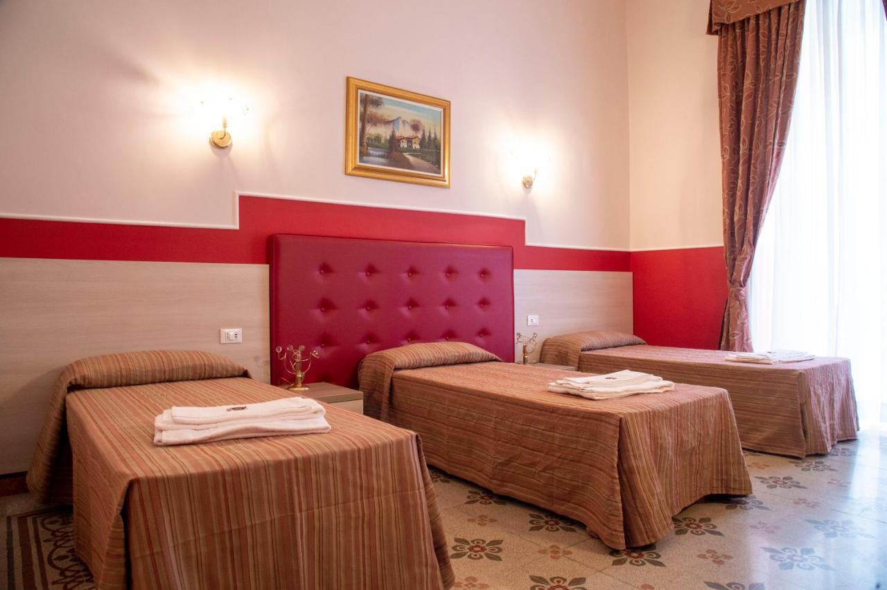 Hotel Domus Napoleone Roma Exterior foto