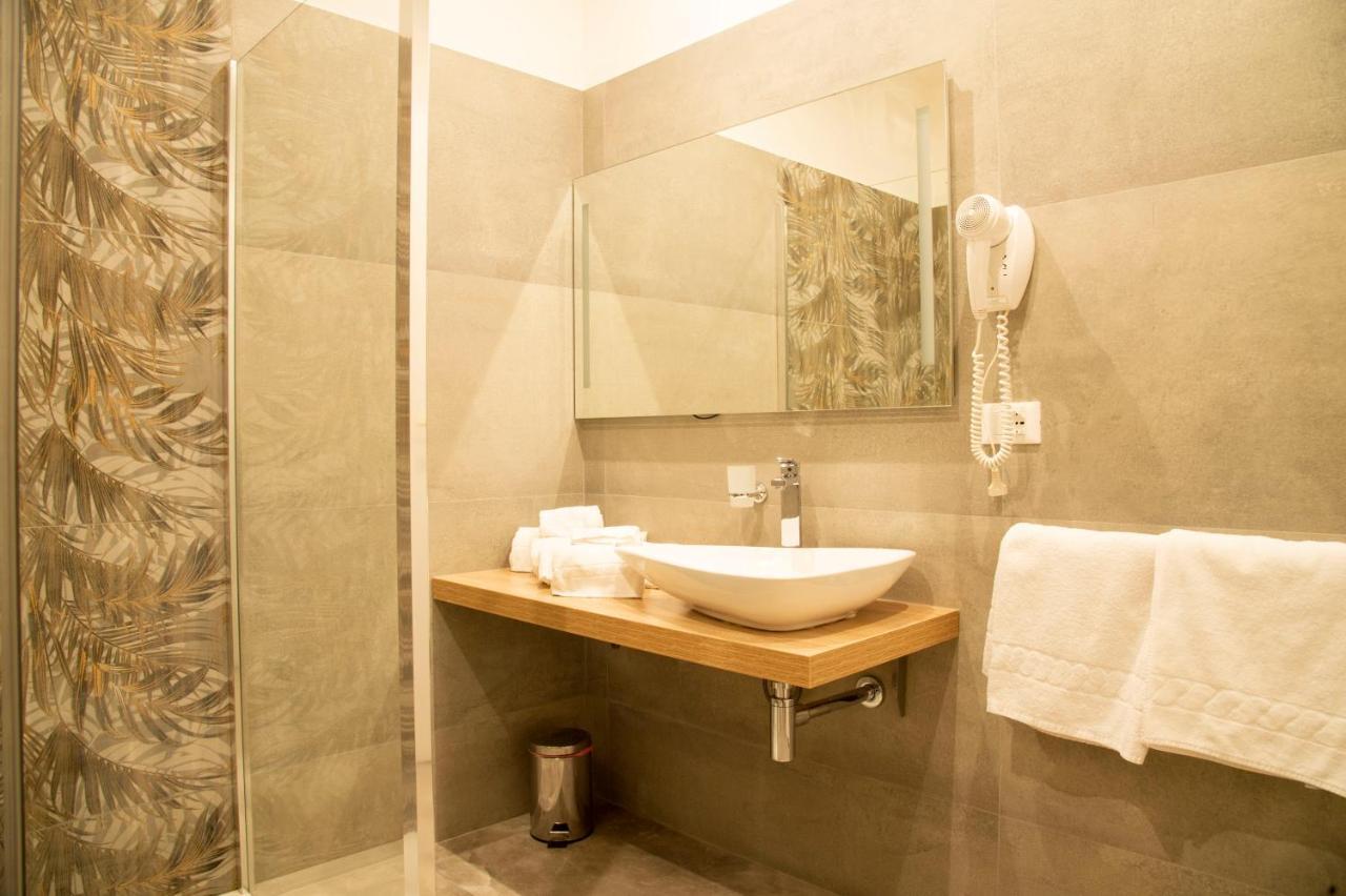Hotel Domus Napoleone Roma Exterior foto