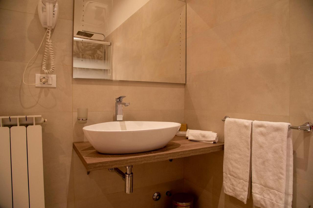 Hotel Domus Napoleone Roma Exterior foto